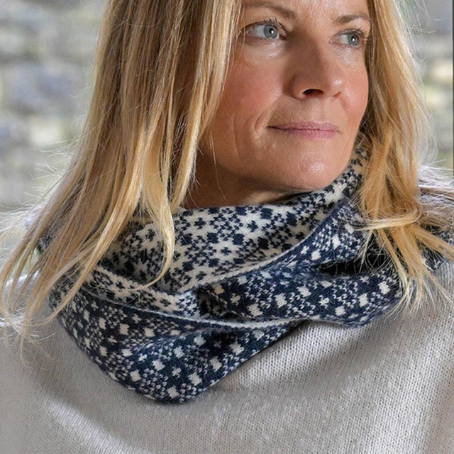 Navy and Cream Scandi Star Snood