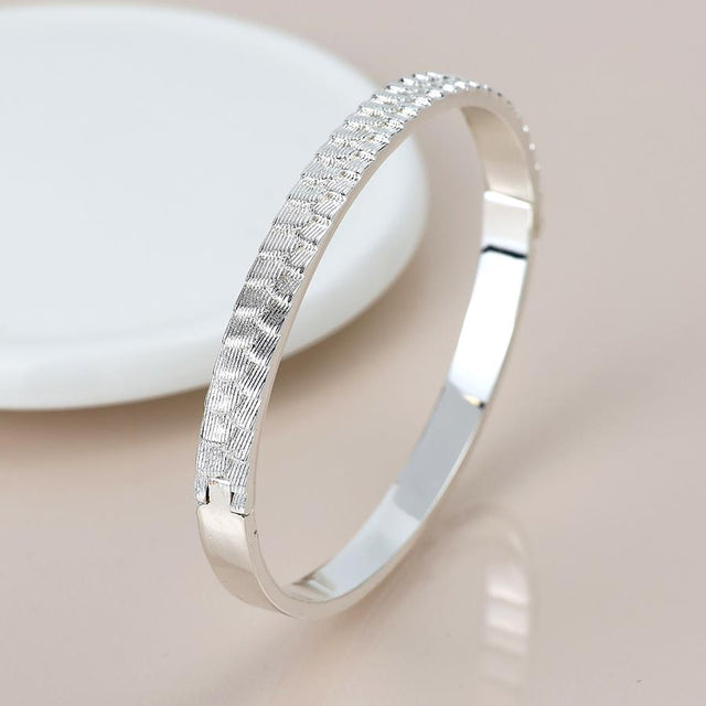 Silver Scallop Embossed Bangle