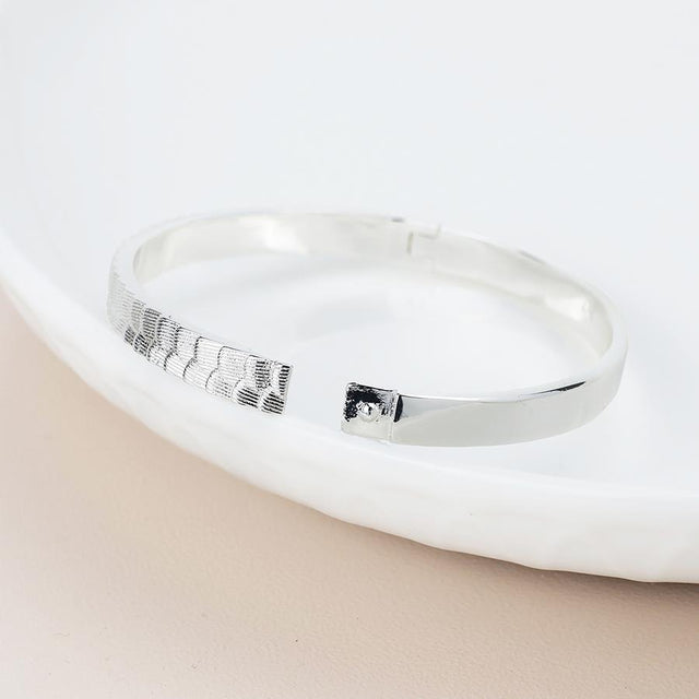 Silver Scallop Embossed Bangle