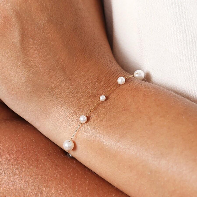 Lisa Angel Mixed Glass Pearl Chain Bracelet in Gold