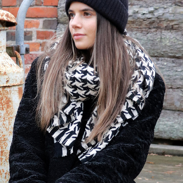 Pom Boutique Monochrome Houndstooth Weave Eyelash Fringe Scarf on Model